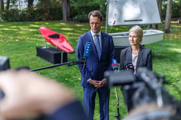 Bewerbung um Olympische und Paralympische Spiele KoelnRheinRuhr Ministerpraesident Hendrik Wuest und Ministerpraesidentin Manuela Schwesig im Rahmen der Bewerbung um Olympische und Paralympische Spiele KoelnRheinRuhr am 24.09.26 in Berlin. Berlin Berlin Deutschland Westwind