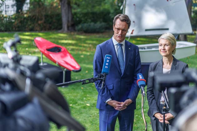 Bewerbung um Olympische und Paralympische Spiele KoelnRheinRuhr Ministerpraesident Hendrik Wuest und Ministerpraesidentin Manuela Schwesig im Rahmen der Bewerbung um Olympische und Paralympische Spiele KoelnRheinRuhr am 24.09.26 in Berlin. Berlin Berlin Deutschland Westwind