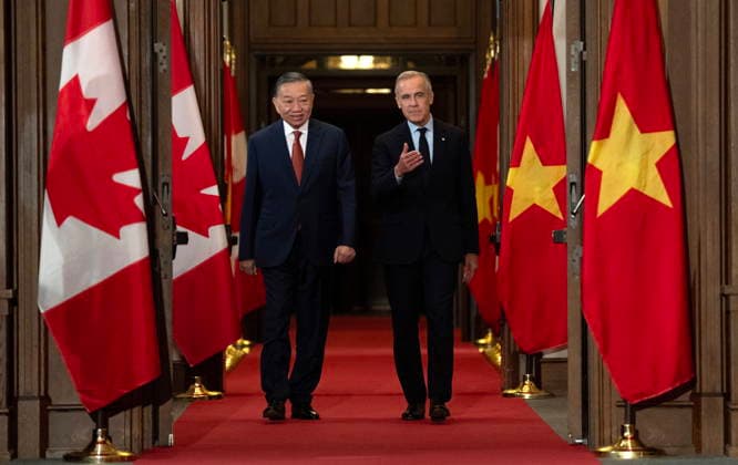 September 24, 2026, Ottawa, On, Canada: Prime Minister Mark Carney, right, walks to a welcome ceremony with Vietnamese General Secretary and President To Lam on Parliament Hill in Ottawa on Thursday, Sept. 24, 2026. Ottawa Canada  - ZUMAc35_ 20260924_zaf_c35_010 Copyright: xAdrianxWyldx