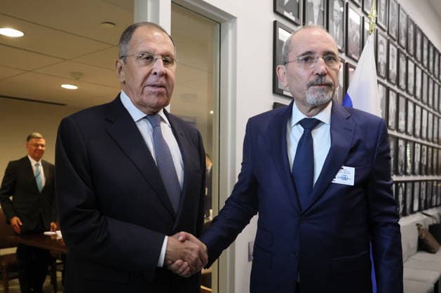 USA, NEW YORK CITY - SEPTEMBER 24, 2026: Russia’s Minister of Foreign Affairs Sergei Lavrov (L) and Jordan s Minister of Foreign Affairs and Expatriates Ayman Safadi shake hands before a meeting at the UN Headquarters on the sidelines of the 81st session of the UN General Assembly. Alexander Shcherbak TASS  98248804