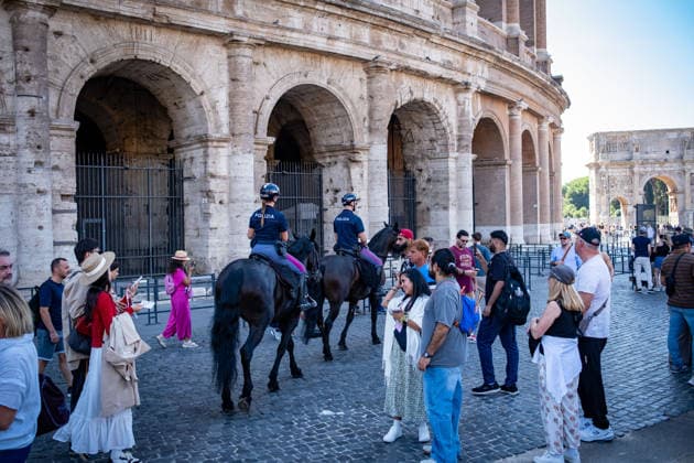 September 24, 2026, Rome, Rm, Italy: By order of Minister of Culture Alessandro Giuli, the Colosseum Archaeological Park remains closed the day after the death of young worker Andrea Moretti, as a mark of mourning and solidarity with his family. Mounted police patrol the area outside the closed gates of the archaeological site. Rome Italy  - ZUMAg256 20260924_znp_g256_002 Copyright: xMarcoxDixGianvitox