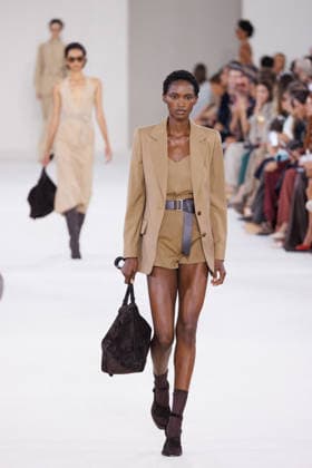 MFW - Max Mara Runway A model walks the runway during the Max Mara fashion show at Milan Women’s Fashion Week Spring Summer 2027 in Milan, Italy on September 24, 2026. Photo by Cinzia Camela IPA ABACAPRESS.COM Milan Italy  Copyright: xIPA ABACAx