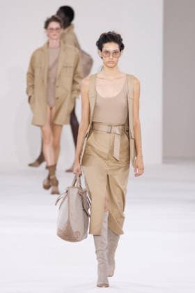 MFW - Max Mara Runway A model walks the runway during the Max Mara fashion show at Milan Women’s Fashion Week Spring Summer 2027 in Milan, Italy on September 24, 2026. Photo by Cinzia Camela IPA ABACAPRESS.COM Milan Italy  Copyright: xIPA ABACAx