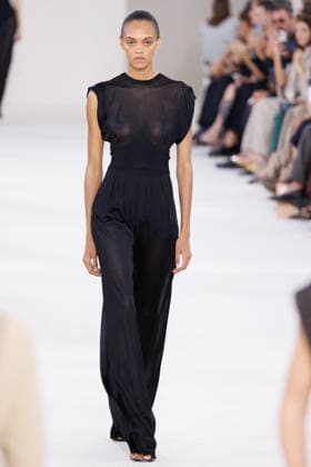 MFW - Max Mara Runway A model walks the runway during the Max Mara fashion show at Milan Women’s Fashion Week Spring Summer 2027 in Milan, Italy on September 24, 2026. Photo by Cinzia Camela IPA ABACAPRESS.COM Milan Italy  Copyright: xIPA ABACAx