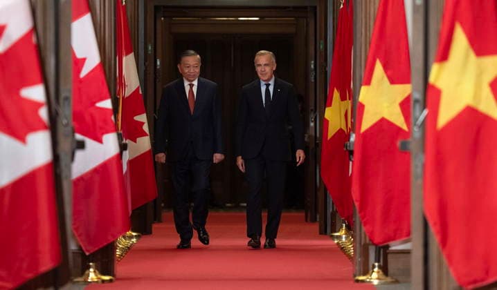 September 24, 2026, Ottawa, On, Canada: Prime Minister Mark Carney, right, walks to a welcome ceremony with Vietnamese General Secretary and President To Lam on Parliament Hill in Ottawa on Thursday, Sept. 24, 2026. Ottawa Canada  - ZUMAc35_ 20260924_zaf_c35_021 Copyright: xAdrianxWyldx