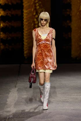 Runway at the Onitsuka Tiger fashion show during Milan Fashion Week Women s Spring Summer 2027 on September 23, 2026, in Milan, Italy Bestimage Milano Italy  Copyright: xAgencex xBestimagexAgencex xBestimagex