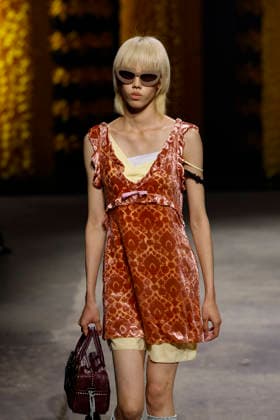Runway at the Onitsuka Tiger fashion show during Milan Fashion Week Women s Spring Summer 2027 on September 23, 2026, in Milan, Italy Bestimage Milano Italy  Copyright: xAgencex xBestimagexAgencex xBestimagex