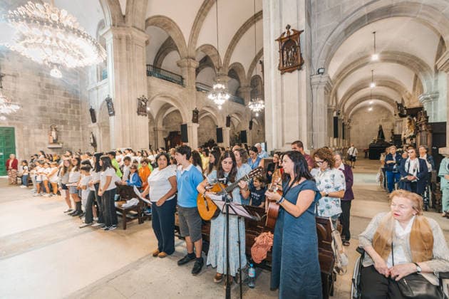 Mass in Marín, Pontevedra, for the victims of the earthquake that occurred in late June in Venezuela Mass for the victims from the municipality who lost their lives in the earthquake in Venezuela last June, on September 24, 2026, in Marín, Pontevedra, Galicia, Spain. The new parish church in Marín is hosting a Mass in memory of Lía, Ulises, Adela, and Yhosvany—a family of Venezuelan origin residing in the municipality—who died in the earthquakes that struck La Guaira last June. The event, organized by the educational community of the Colegio Inmaculada, is also dedicated to the victims of other natural disasters. SEPTEMBER 24, 2026 PARISH GALICIA GALICIANS VENEZUELA EARTHQUAKE TRIBUTE VENEZUELAN COMMUNITY VENEZUELANS NATURAL DISASTER VICTI Copyright: xBeatrizxCiscarx 7797288