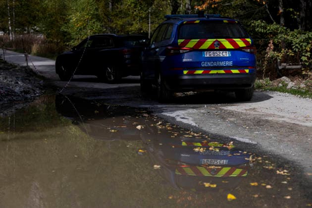 Vehicles Evacuated by Helicopter After Floods - France A gendarmerie vehicle is parked beside machinery working on the damaged road. Nine vehicles stranded at the Pre de Madame Carle were evacuated by helicopter after floods on August 28 destroyed several sections of the RD204T access road. Ailefroide, Vallouise-Pelvoux, Hautes-Alpes, France, September 24, 2026. Photo by Thibaut Durand ABACAPRESS.COM vallouise-pelvoux PROVENCE-ALPES-COTE D AZUR France  Copyright: xDurandxThibaut ABACAx