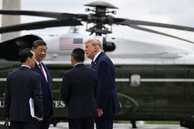 September 24, 2026, Washington, District Of Columbia, USA: United States President Donald J Trump gives President Xi Jinping of The People™s Republic of China, a tour of the new White House helipad and the new Sikorsky VH-92 Patriot that serves as part of the new Marine One fleet during a State Visit on the South Lawn of the White House in Washington, DC, USA, on Thursday, September 24, 2026 Washington USA - ZUMAs152 20260924_faa_s152_187 Copyright: xAnnabellexGordonx-xPoolxviaxCNPx
