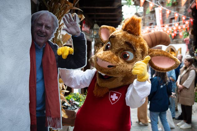Europa Park, Rust, Schweizer Themenbereich, Walliser Dorf, offizielle Eröffnung des Emil Hüüsli, Emil Steinberger, Emils Bühnenwelt, Ausstellung, Schweizer Künstler, Komiker, Schauspieler, Lebenswerk, Unterhaltung, Kultur, Freizeitpark, neue Attraktion, Tourismus, Symbolfoto Rust Europa Park Baden-Württemberg Deutschland Copyright: xFINLEYxMÖRCHx