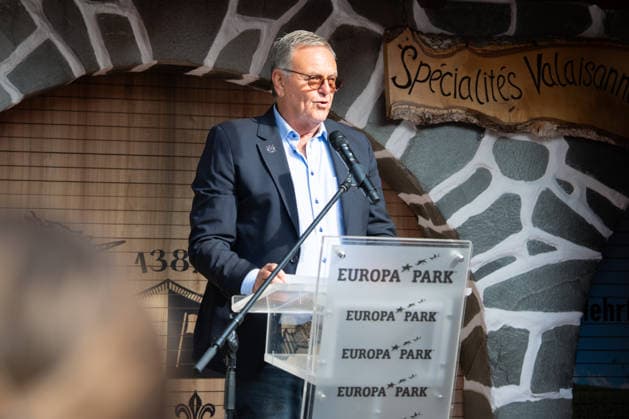 Europa Park, Rust, Schweizer Themenbereich, Walliser Dorf, offizielle Eröffnung des Emil Hüüsli, Emil Steinberger, Emils Bühnenwelt, Ausstellung, Schweizer Künstler, Komiker, Schauspieler, Lebenswerk, Unterhaltung, Kultur, Freizeitpark, neue Attraktion, Tourismus, Symbolfoto Roland Mack, Rust Europa Park Baden-Württemberg Deutschland Copyright: xFINLEYxMÖRCHx
