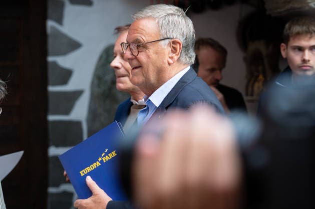Europa Park, Rust, Schweizer Themenbereich, Walliser Dorf, offizielle Eröffnung des Emil Hüüsli, Emil Steinberger, Emils Bühnenwelt, Ausstellung, Schweizer Künstler, Komiker, Schauspieler, Lebenswerk, Unterhaltung, Kultur, Freizeitpark, neue Attraktion, Tourismus, Symbolfoto Roland Mack, Rust Europa Park Baden-Württemberg Deutschland Copyright: xFINLEYxMÖRCHx