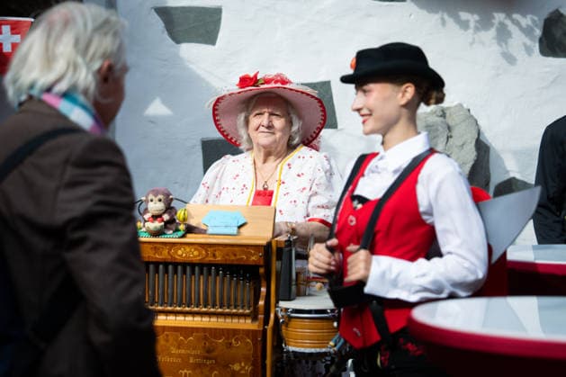 Europa Park, Rust, Schweizer Themenbereich, Walliser Dorf, offizielle Eröffnung des Emil Hüüsli, Emil Steinberger, Emils Bühnenwelt, Ausstellung, Schweizer Künstler, Komiker, Schauspieler, Lebenswerk, Unterhaltung, Kultur, Freizeitpark, neue Attraktion, Tourismus, Symbolfoto Rust Europa Park Baden-Württemberg Deutschland Copyright: xFINLEYxMÖRCHx