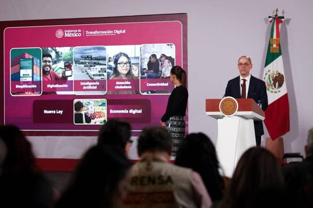 September 24, 2026: TO-45222- Ciudad de M& xe9;xico. 2026-09 -24. Claudia Sheinbaum Pardo, President of Mexico, during the daily morning press conference in the Treasury Room of the National Palace in Mexico City. Among the relevant topics discussed were Stray Kids, BTS, meeting with Lee Jae-myung and progress in simplifying procedures. Alejandro God& xcd;nez Clasos.com.mx - ZUMAcs4_ 20260924_faa_cs4_030 Copyright: xAlejandroxGod& Xed;Nezx