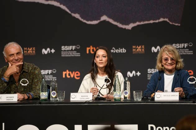 Jacques Fieschi, Marion Cotillard und Nicole Garcia bei der Pressekonferenz zum Kinofilm 7h40 ce matin-lÃ Milo auf dem 74. Internationalen Filmfestival San Sebastian Festival Internacional de Cine de San Sebastian im Kursaal. San Sebastian, 24.09.2026