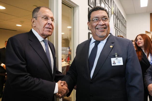 USA, NEW YORK CITY - SEPTEMBER 24, 2026: Russia’s Minister of Foreign Affairs Sergei Lavrov (L) and Nicaragua s Minister of Foreign Affairs Valdrack Jaentschke shake hands before a meeting at the UN Headquarters on the sidelines of the 81st session of the UN General Assembly. Alexander Shcherbak TASS  98258813