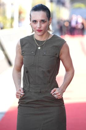 Jehnny Beth bei der Premiere des Kinofilms The French Teacher A Professora de FrancÃªs auf dem 74. Internationalen Filmfestival San Sebastian Festival Internacional de Cine de San Sebastian. San Sebastian, 24.09.2026
