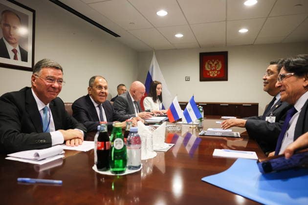USA, NEW YORK New York City - SEPTEMBER 24, 2026: Russia™s Minister of Foreign Affairs Sergei Lavrov (2nd L), Nicaragua s Minister of Foreign Affairs Valdrack Jaentschke (2nd R) and Nicaragua s Co-Minister of Foreign Affairs Denis Moncada (R) are seen during a meeting at the UN Headquarters on the sidelines of the 81st session of the UN General Assembly New York City USA  - ZUMAt113 20260924_zaa_t113_409 Copyright: xAlexanderxShcherbakx