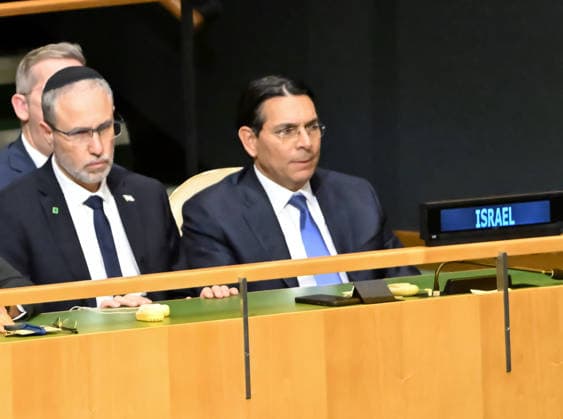 September 24, 2026, New York, New York, USA: Ambassador of Israel to the United Nations Danny Danon, right, listens as Prime Minister Benjamin Netanyhu of Israel speaks during day 3 of the opening of the 81st Session of the United Nations General Assembly at UN Headquarters in New York, New York, USA on Thursday, 24 September, 2026 New York USA - ZUMAs152 20260924_faa_s152_346 Copyright: xKylexMazza CNPx