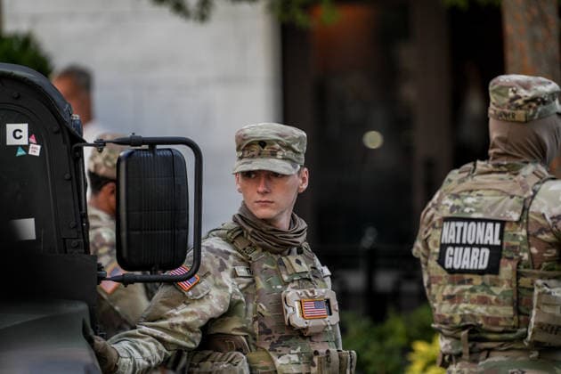 National Guard Deployed as Protesters Demonstrate Against China During Xi Jinping Visit in Washington, DC WASHINGTON, DC, USA SEPTEMBER 24, 2026: Members of the National Guard are deployed near the White House as demonstrators protest against China during Chinese President Xi Jinping™s state visit to Washington, DC. The deployment comes as Xi meets with U.S. President Donald Trump at the White House for official talks. Security measures have been heightened around the presidential complex during Xi Jinping™s state visit to Washington. Copyright: xHasanxAkbasx