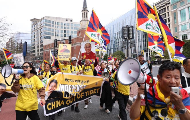 September 24, 2026, Washington, District Of Columbia, USA: Demonstrators from the Free Tibet movement protest against Chinese President Xi Jinping s state visit in Washington, DC, as they march toward the US Capitol on September 24, 2026. President Xi is on a State visit to the United States from September 23 to 25. Washington USA  - ZUMAs337 20260924_znp_s337_002 Copyright: xGentxShkullakux