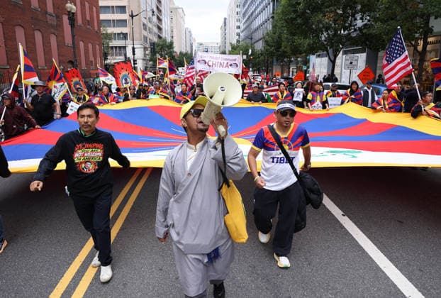 September 24, 2026, Washington, District Of Columbia, USA: Demonstrators from the Free Tibet movement protest against Chinese President Xi Jinping s state visit in Washington, DC, as they march toward the US Capitol on September 24, 2026. President Xi is on a State visit to the United States from September 23 to 25. Washington USA  - ZUMAs337 20260924_znp_s337_007 Copyright: xGentxShkullakux