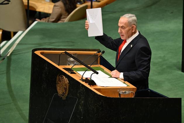 September 24, 2026, New York, New York, USA: Prime Minister Benjamin Netanyhu of Israel shows a StarLink device as he speaks during day 3 of the opening of the 81st Session of the United Nations General Assembly at UN Headquarters in New York, New York, USA on Thursday, 24 September, 2026 New York USA - ZUMAs152 20260924_faa_s152_326 Copyright: xKylexMazza CNPx