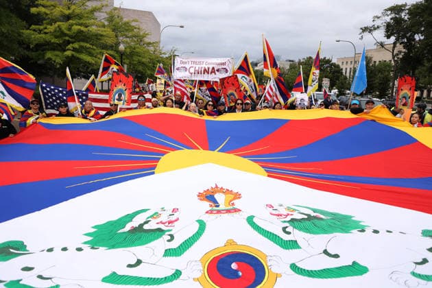 September 24, 2026, Washington, District Of Columbia, USA: Demonstrators from the Free Tibet movement protest against Chinese President Xi Jinping s state visit in Washington, DC, as they march toward the US Capitol on September 24, 2026. President Xi is on a State visit to the United States from September 23 to 25. Washington USA  - ZUMAs337 20260924_znp_s337_016 Copyright: xGentxShkullakux