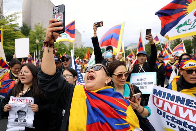 September 24, 2026, Washington, District Of Columbia, USA: Demonstrators from the Free Tibet movement protest against Chinese President Xi Jinping s state visit in Washington, DC, as they march toward the US Capitol on September 24, 2026. President Xi is on a State visit to the United States from September 23 to 25. Washington USA  - ZUMAs337 20260924_znp_s337_023 Copyright: xGentxShkullakux
