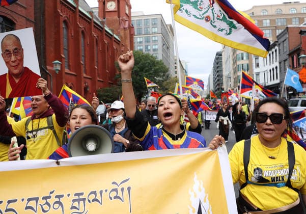 September 24, 2026, Washington, District Of Columbia, USA: Demonstrators from the Free Tibet movement protest against Chinese President Xi Jinping s state visit in Washington, DC, as they march toward the US Capitol on September 24, 2026. President Xi is on a State visit to the United States from September 23 to 25. Washington USA  - ZUMAs337 20260924_znp_s337_011 Copyright: xGentxShkullakux