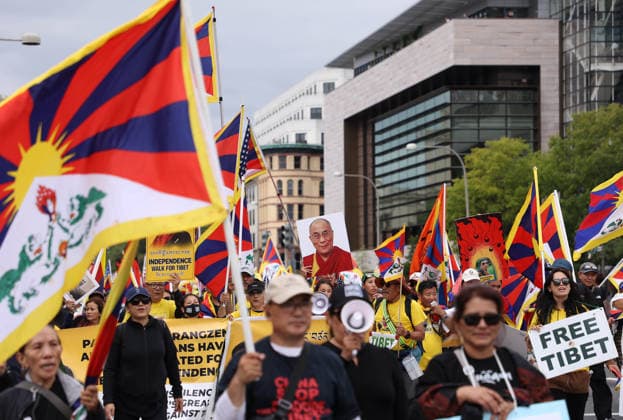 September 24, 2026, Washington, District Of Columbia, USA: Demonstrators from the Free Tibet movement protest against Chinese President Xi Jinping s state visit in Washington, DC, as they march toward the US Capitol on September 24, 2026. President Xi is on a State visit to the United States from September 23 to 25. Washington USA  - ZUMAs337 20260924_znp_s337_015 Copyright: xGentxShkullakux