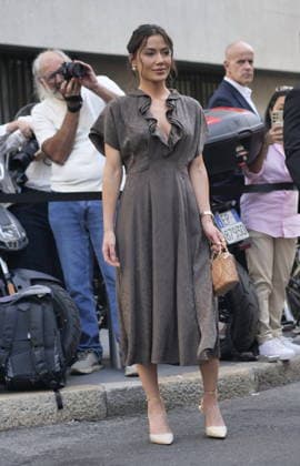 IPA88927235 - Milan, Milan Women s Fashion Week: Spring Summer 2026 2027 - Women s Fashion, Spring Summer 2026–2027 - Alberta Ferretti Fashion Show - Pictured: Guest  Copyright: xLucaxPontix xLucaPonti IpaAgencyx IPA88927235