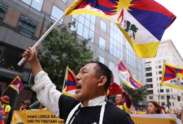 September 24, 2026, Washington, District Of Columbia, USA: Demonstrators from the Free Tibet movement protest against Chinese President Xi Jinping s state visit in Washington, DC, as they march toward the US Capitol on September 24, 2026. President Xi is on a State visit to the United States from September 23 to 25. Washington USA - ZUMAs337 20260924_znp_s337_005 Copyright: xGentxShkullakux