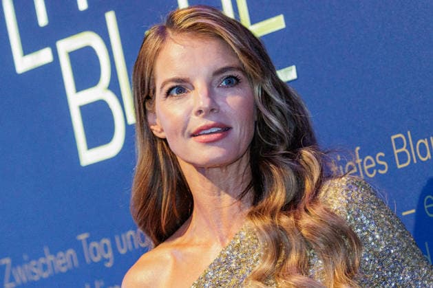 24.09.2026. Düsseldorf. Yvonne Catterfeld auf dem Blue Carpet zum Launch des neuen Guerlain L™Heure Bleue Eau de Parfum im Düsseldorfer Lofthouse. Düsseldorf Lofthouse, Reisholzer Werftstraße Nordrhein-Westfalen Deutschland