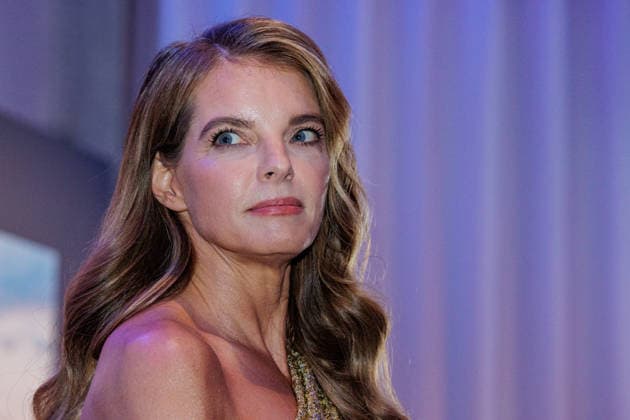24.09.2026. Düsseldorf. Yvonne Catterfeld auf dem Blue Carpet zum Launch des neuen Guerlain L™Heure Bleue Eau de Parfum im Düsseldorfer Lofthouse. Düsseldorf Lofthouse, Reisholzer Werftstraße Nordrhein-Westfalen Deutschland