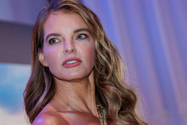 24.09.2026. Düsseldorf. Yvonne Catterfeld auf dem Blue Carpet zum Launch des neuen Guerlain L™Heure Bleue Eau de Parfum im Düsseldorfer Lofthouse. Düsseldorf Lofthouse, Reisholzer Werftstraße Nordrhein-Westfalen Deutschland