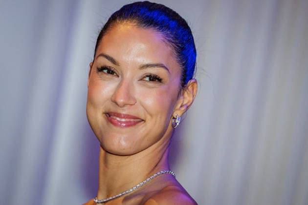 24.09.2026. Düsseldorf. Rebecca Mir auf dem Blue Carpet zum Launch des neuen Guerlain L™Heure Bleue Eau de Parfum im Düsseldorfer Lofthouse. Düsseldorf Lofthouse, Reisholzer Werftstraße Nordrhein-Westfalen Deutschland
