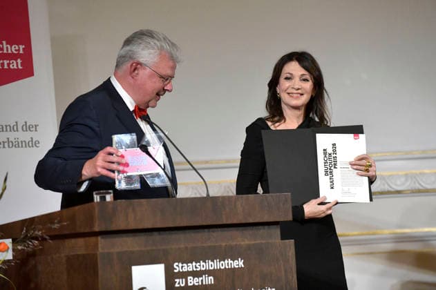 Christian Höppner und Iris Berben bei der Verleihung des Deutschen Kulturpolitikpreises 2026 an Iris Berben in der Staatsbibliothek zu Berlin. Berlin, 24.09.2026
