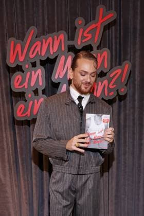 Riccardo Simonetti Buchvorstellung Riccardo Simonetti ?Riccardo Simonetti stellt sein fünftes Buch: ãWann ist ein Mann ein Mann?!Ò, The Ritz-Carlton, Berlin, Datum: 24.09.2026 Copyright: xEventpress Kratschx