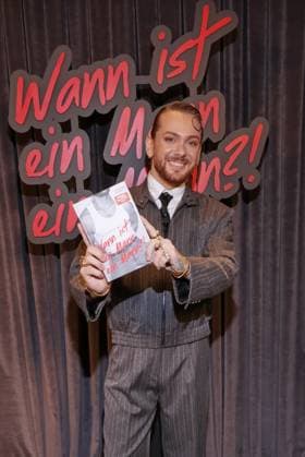 Riccardo Simonetti Buchvorstellung Riccardo Simonetti ?Riccardo Simonetti stellt sein fünftes Buch: ãWann ist ein Mann ein Mann?!Ò, The Ritz-Carlton, Berlin, Datum: 24.09.2026 Copyright: xEventpress Kratschx