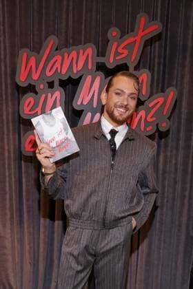 Riccardo Simonetti Buchvorstellung Riccardo Simonetti ?Riccardo Simonetti stellt sein fünftes Buch: ãWann ist ein Mann ein Mann?!Ò, The Ritz-Carlton, Berlin, Datum: 24.09.2026 Copyright: xEventpress Kratschx