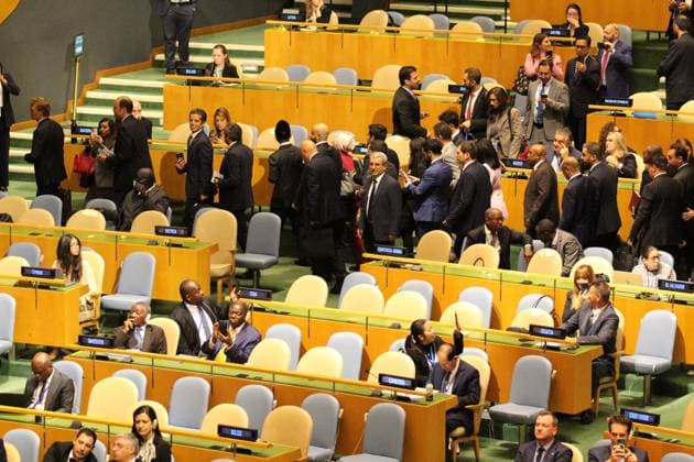 September 24, 2026, New York City, United States of America: NEW YORK, UNITED STATES, SEPTEMBER 24, 2026: Delegates leave the United Nations General Assembly hall as Israeli Prime Minister Benjamin Netanyahu takes the podium to address the 81st session of the UN General Assembly at UN Headquarters in New York. Dozens of delegates walked out as Netanyahu began his speech, while others in the chamber booed and supporters applauded, prompting repeated calls for order from the presiding officer. Netanyahu criticized those who left the hall before continuing his address. New York City United States of America  - ZUMAq101 20260924_zna_q101_173 Copyright: xCatherinexMansox