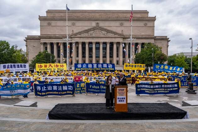 September 24, 2026, Washington, Dc, USA: Supporters of the Fauln Gong protest as China s President Xi Jinping visits Washington..U.S. President Donald Trump is hosting China s President Xi Jinping for a state visit. Washington USA  - ZUMAs197 20260924_aaa_s197_144 Copyright: xJenxGolbeckx