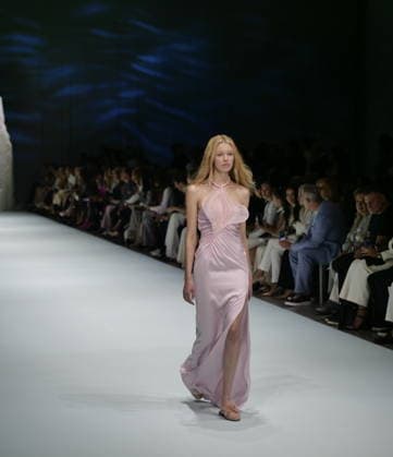 IPA88933136 - Milan, Milan Women s Fashion Week: Spring Summer 2026 2027 - Women s Fashion, Spring Summer 2026–2027 - Genny fashion show - Pictured: Guest  Copyright: xLucaxPontix xLucaPonti IpaAgencyx IPA88933136