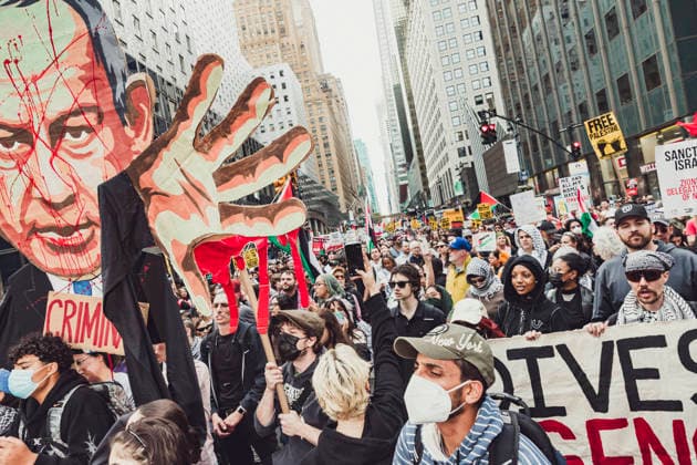 September 24, 2026, New York, New York, USA: In Manhattan thousands of people gathered and marched toward the United Nations (UN) building to protest the arrival of Benjamin Netanyahu the current Prime Minister of Israel, who is accused of genocidal actions and has an arrest warrant for him by the International Criminal Court (ICC). During the protest Netanyahu was giving a speech. New York USA  - ZUMAp287 20260924_znp_p287_001 Copyright: xFarhadxParsax
