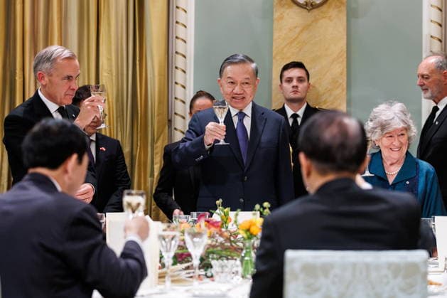 September 24, 2026, Ottawa, On, Canada: Prime Minister Mark Carney, from left, Vietnam s President To Lam and Governor General Louise Arbour raise their glasses in a toast during a state dinner at Rideau Hall in Ottawa, on Thursday, Sept. 24, 2026. Ottawa Canada  - ZUMAc35_ 20260924_zaf_c35_130 Copyright: xKeitoxNewmanx