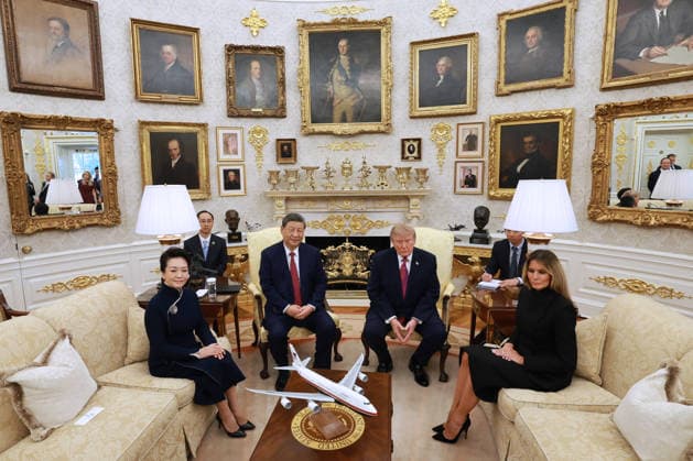 (260924) -- WASHINGTON, Sept. 24, 2026 -- Chinese President Xi Jinping and his wife Peng Liyuan, together with U.S. President Donald Trump and his wife Melania Trump, pose for a group photo in the Oval Office after a welcome ceremony at the White House in Washington, D.C., the United States, Sept. 24, 2026. Trump held a welcome ceremony for Xi, who is on a state visit to the United States, at the White House on Thursday. ) U.S.-CHINA-XI JINPING-STATE VISIT-TRUMP-WELCOME CEREMONY WangxYe 