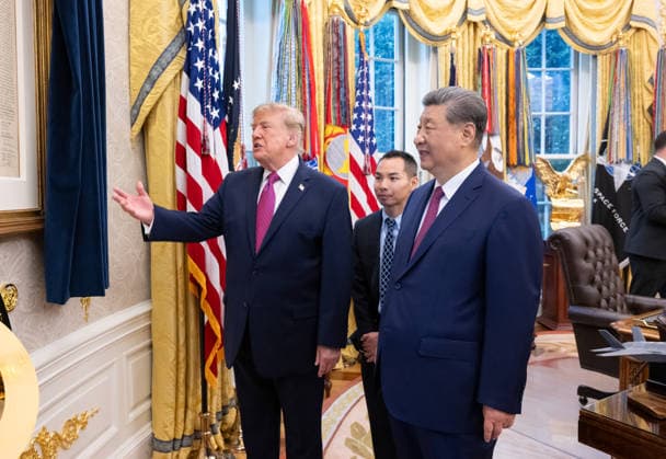 (260924) -- WASHINGTON, Sept. 24, 2026 -- Chinese President Xi Jinping holds small-group exchanges with U.S. President Donald Trump in the Oval Office after a welcome ceremony at the White House in Washington, D.C., the United States, Sept. 24, 2026. Trump held a welcome ceremony for Xi, who is on a state visit to the United States, at the White House on Thursday. ) U.S.-CHINA-XI JINPING-STATE VISIT-TRUMP-SMALL-GROUP EXCHANGES XiexHuanchi 