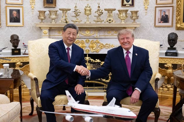 (260924) -- WASHINGTON, Sept. 24, 2026 -- Chinese President Xi Jinping holds small-group exchanges with U.S. President Donald Trump in the Oval Office after a welcome ceremony at the White House in Washington, D.C., the United States, Sept. 24, 2026. Trump held a welcome ceremony for Xi, who is on a state visit to the United States, at the White House on Thursday. ) U.S.-CHINA-XI JINPING-STATE VISIT-TRUMP-SMALL-GROUP EXCHANGES XiexHuanchi 
